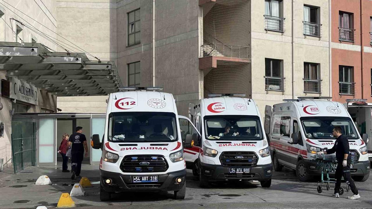 Sakarya Serdivan'da Kız Öğrenci Yurdunda Zehirlenme Şüphesiyle 23 Öğrenci Hastaneye Sevk Edildi