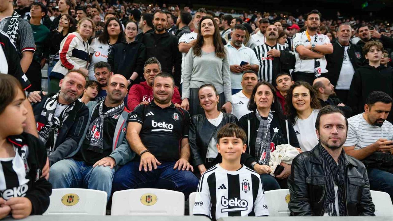 İstanbul Beşiktaş'ta Öğretmenler Günü Kutlaması Tüpraş Stadyumu'nda Yapıldı