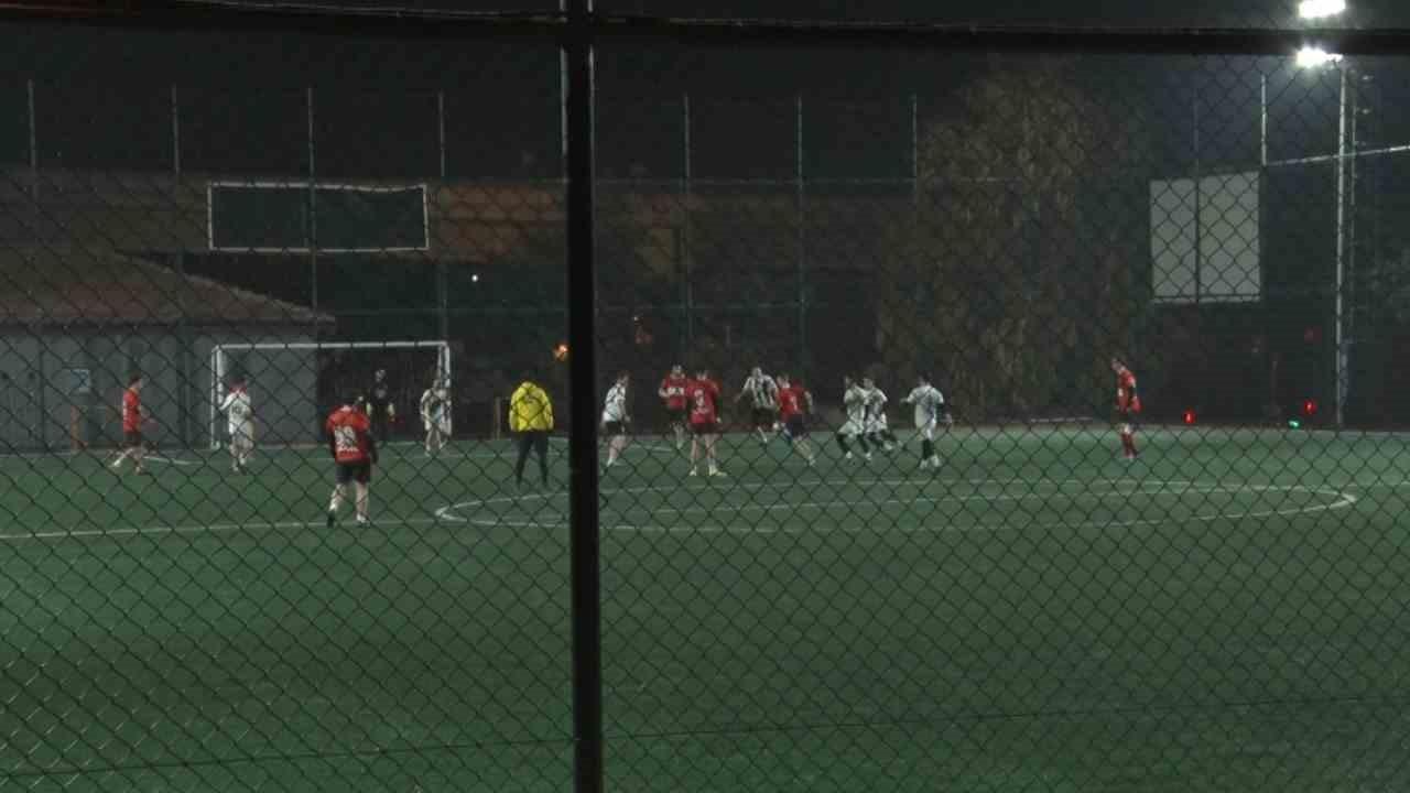 Ankara Yenimahalle'de Geç Saatlere Kadar Açık Halı Saha, Mahalle Sakinlerini Rahatsız Ediyor