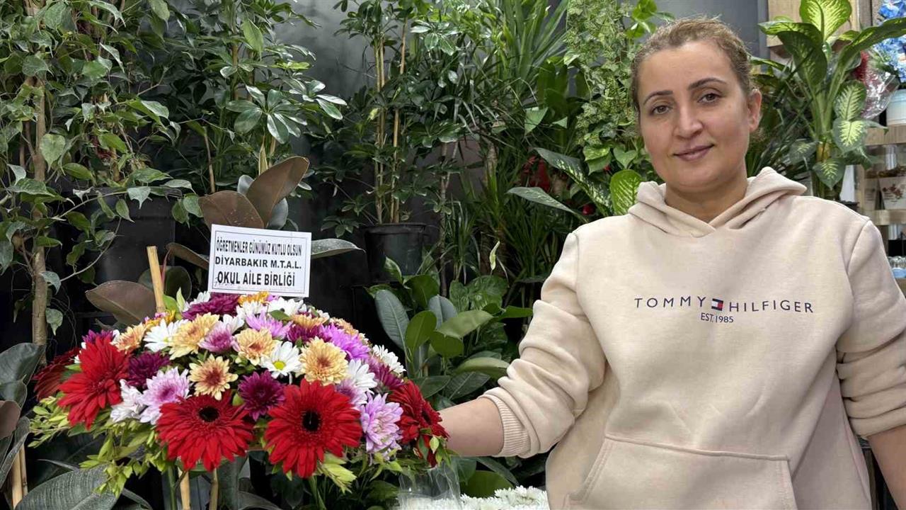 Diyarbakır'da Öğretmenler Günü İçin Çiçekçilerde Yoğun Siparişler Alındı