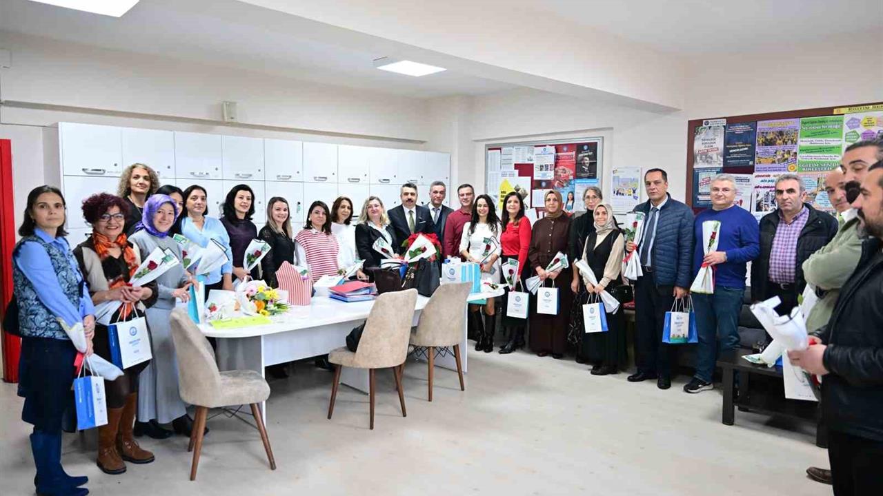 Yıldırım'da Öğretmenler Günü'nde Eğitimcilerle Bir Araya Gelindi