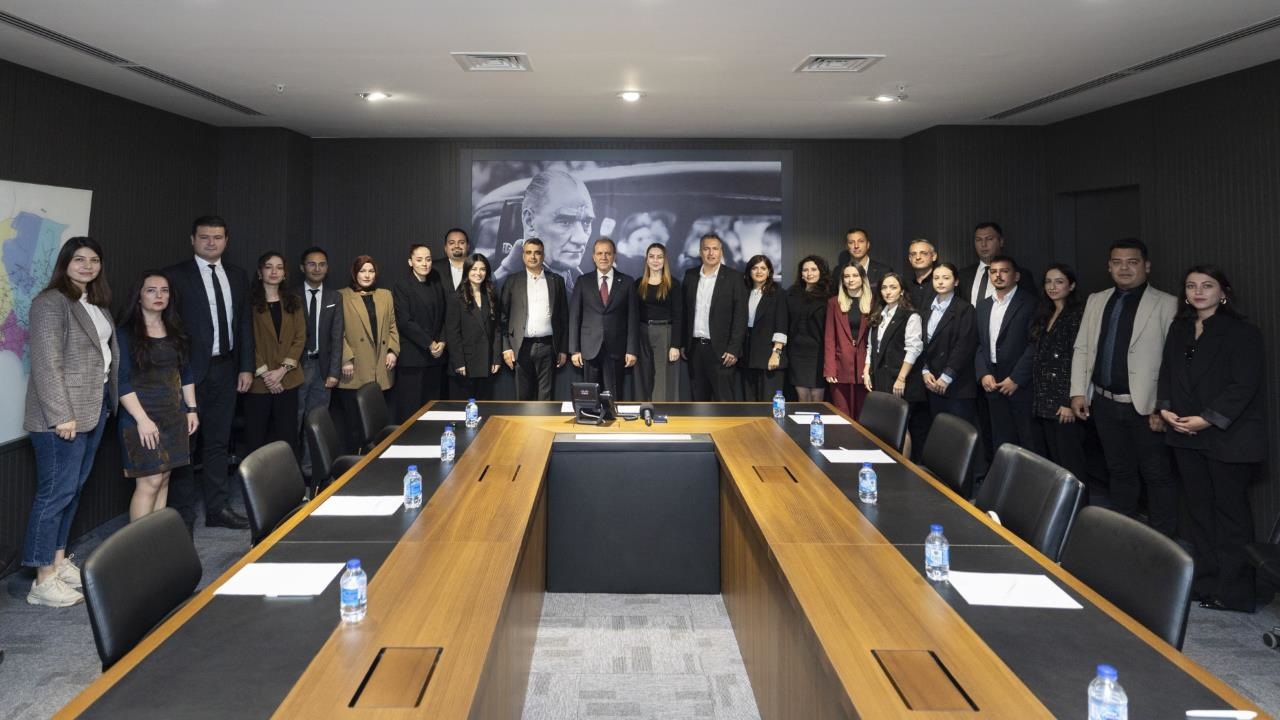 Mersin Büyükşehir’in Öğretmenlerinden Seçer’e Anlamlı Ziyaret: Vahap Seçer’den Öğretmenlere Atatürk’lü Kutlama