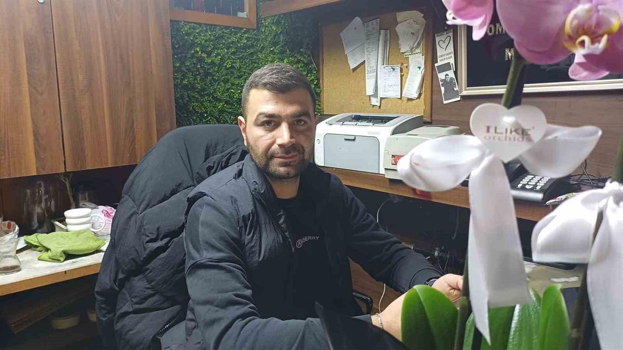 Kayseri'de 24 Kasım Öğretmenler Günü İçin Çiçekçilerde Yoğunluk Görülüyor.