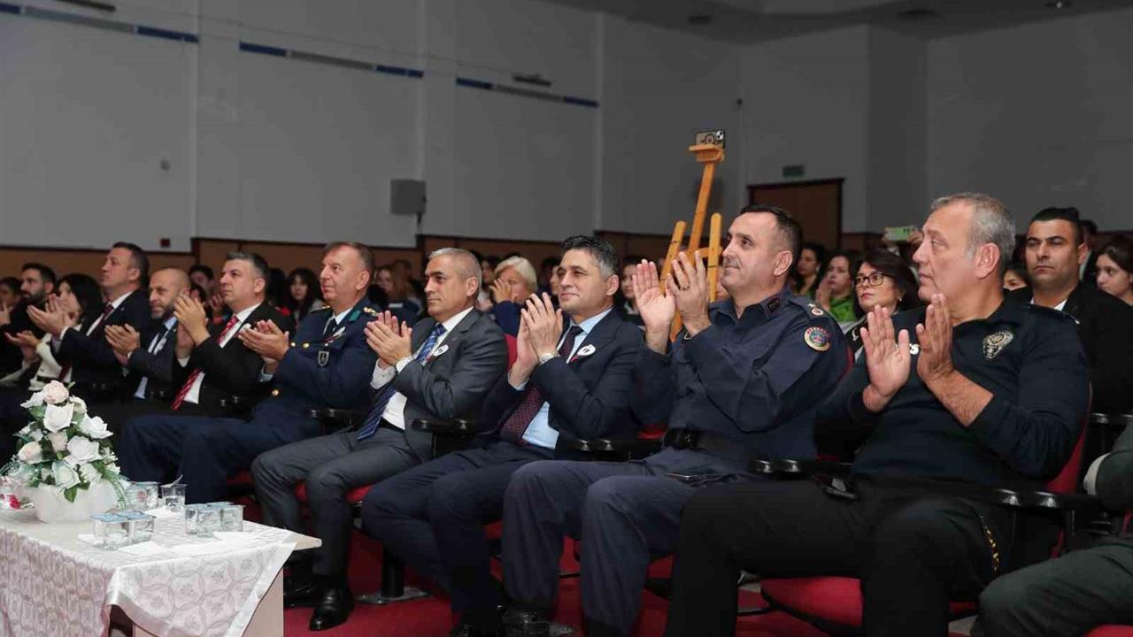 Aliağa'da Öğretmenler Günü Kutlamaları, Etkileyici Gösterilerle Gerçekleşti