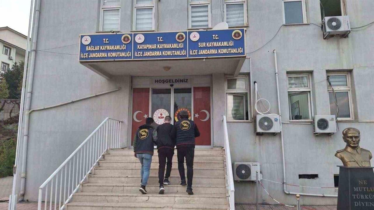 Diyarbakır'da Hapis Cezası Bulunan 94 Kişi Jandarma Tarafından Yakalandı