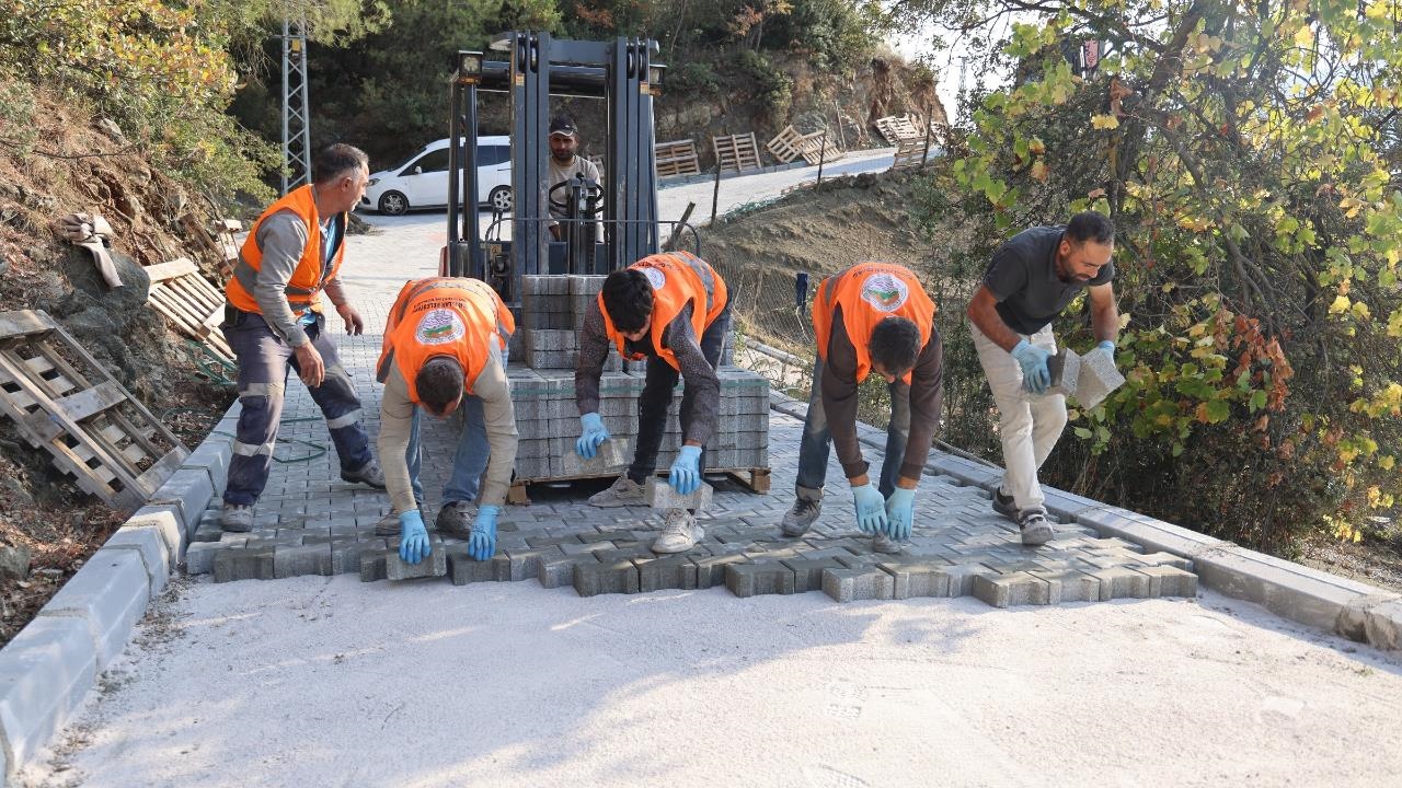 Toroslar’da Yol ve Kaldırımlar Yenileniyor: Mahalle Mahalle Konfor Artıyor!