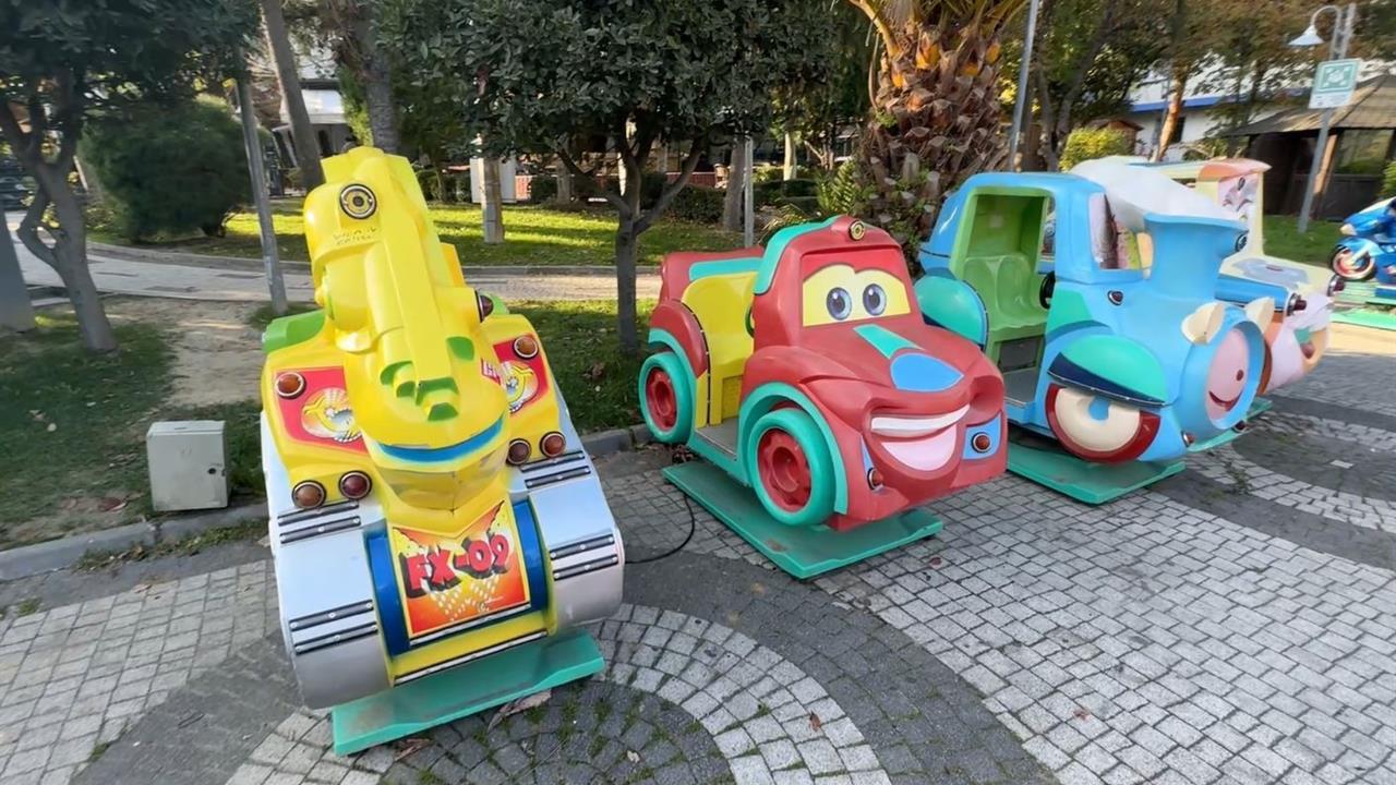 Bağcılar'da Plevne Parkı'nda Elektrik Akımına Kapılan 4 Çocuk Hastaneye Kaldırıldı