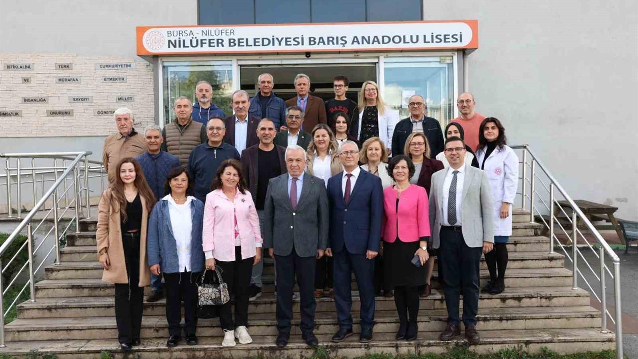 Bursa Nilüfer'de Başkan Şadi Özdemir, Öğretmenler Günü'nde eğitimcilerle buluştu.