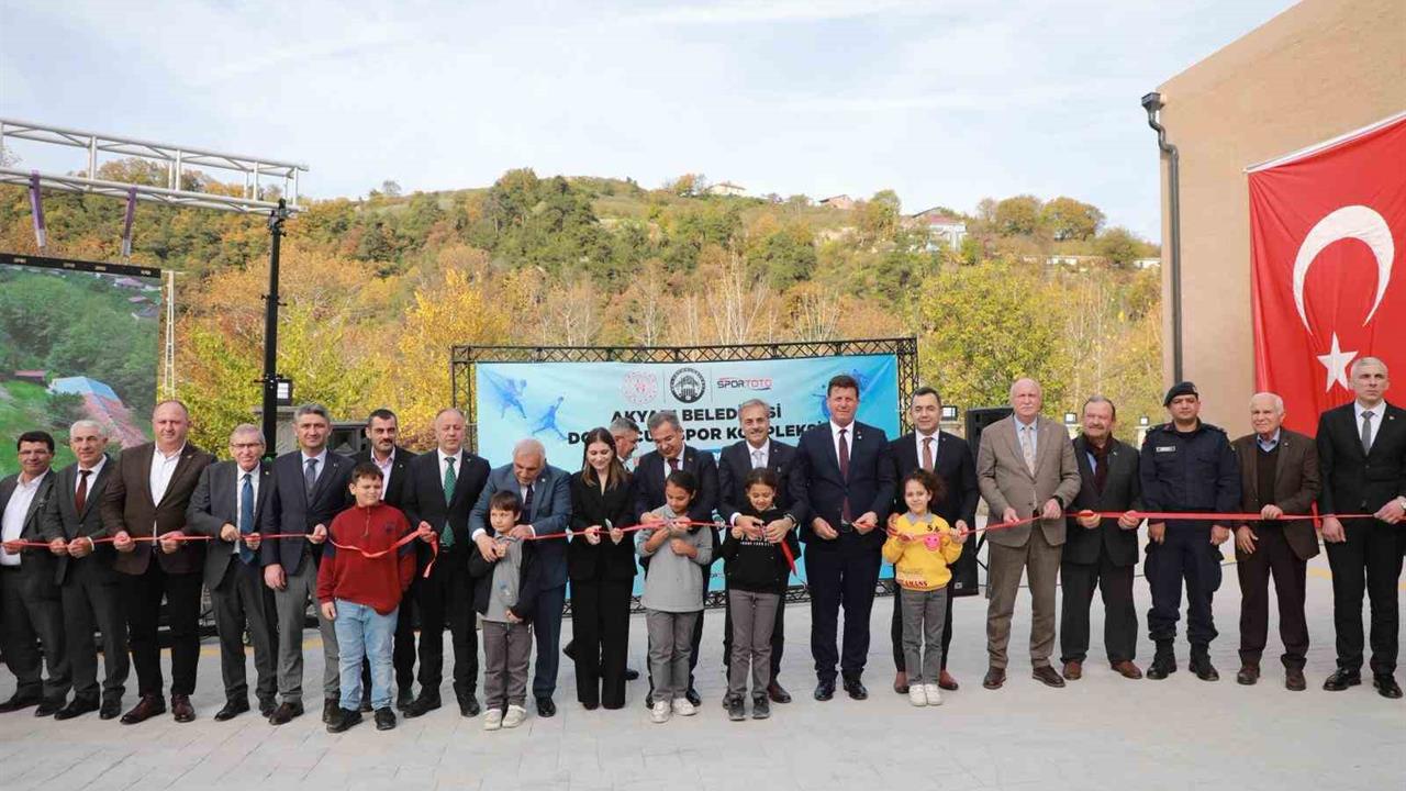 Sakarya Akyazı'da 20 Milyon Liralık Spor Kompleksi Törenle Hizmete Girdi