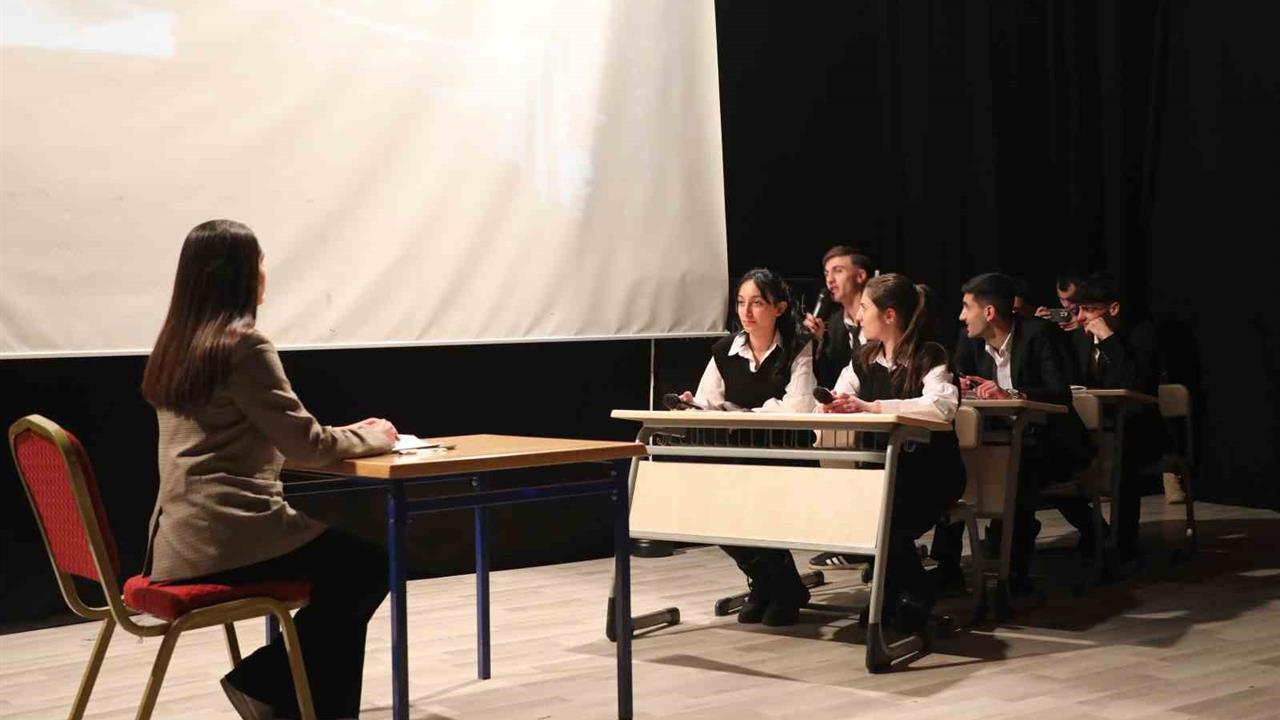 Ağrı'da 24 Kasım Öğretmenler Günü Törenle Kutlandı, Vali Koç'dan Öğretmenlere Övgü