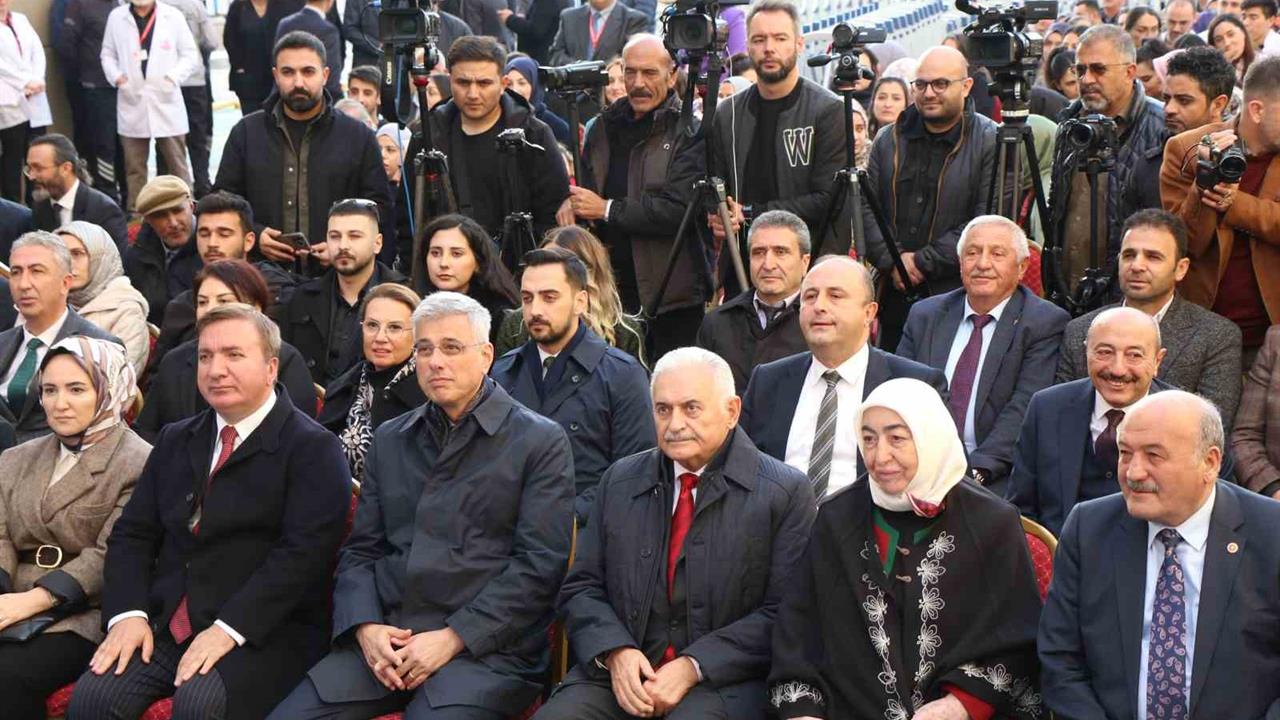 Erzincan'da Sağlık Bakanı Memişoğlu, Türkiye'nin sağlık alanındaki başarısını vurguladı