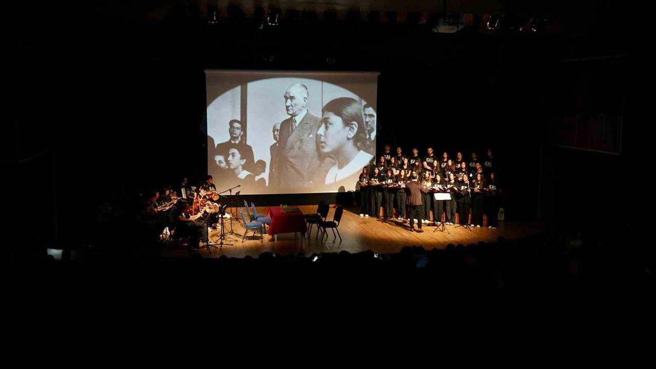 İstanbul Kartal'da 24 Kasım Öğretmenler Günü çeşitli etkinliklerle kutlandı.