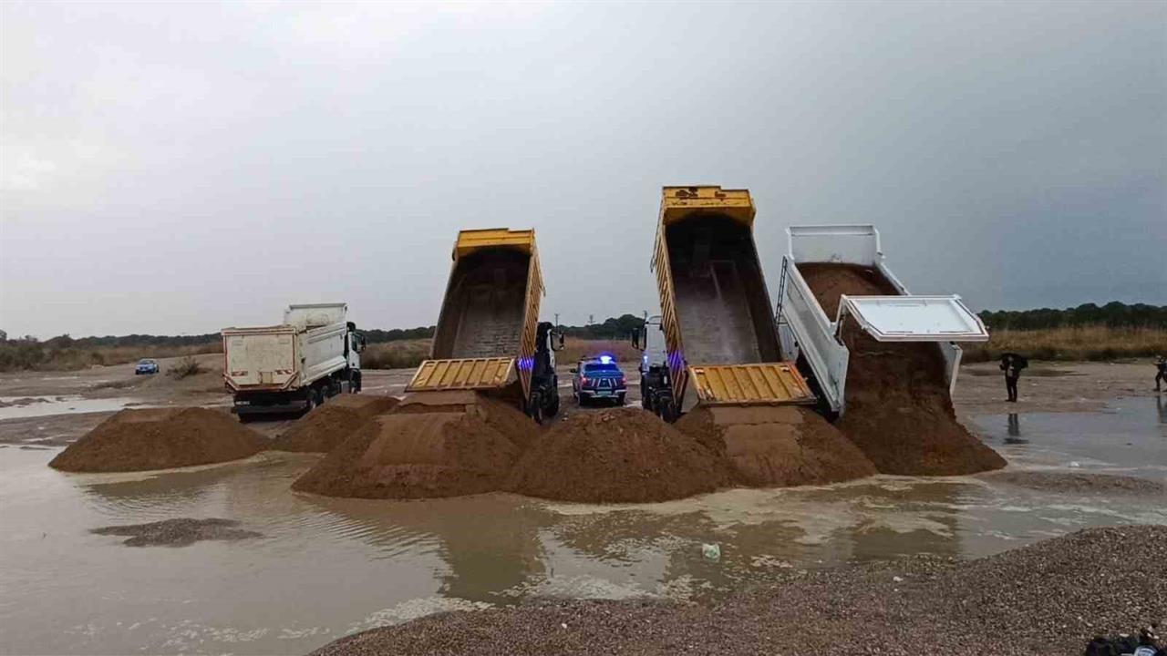 Antalya Manavgat'ta Çalınan 50 Kamyon Plaj Kumu Doğal Alanına İade Edildi