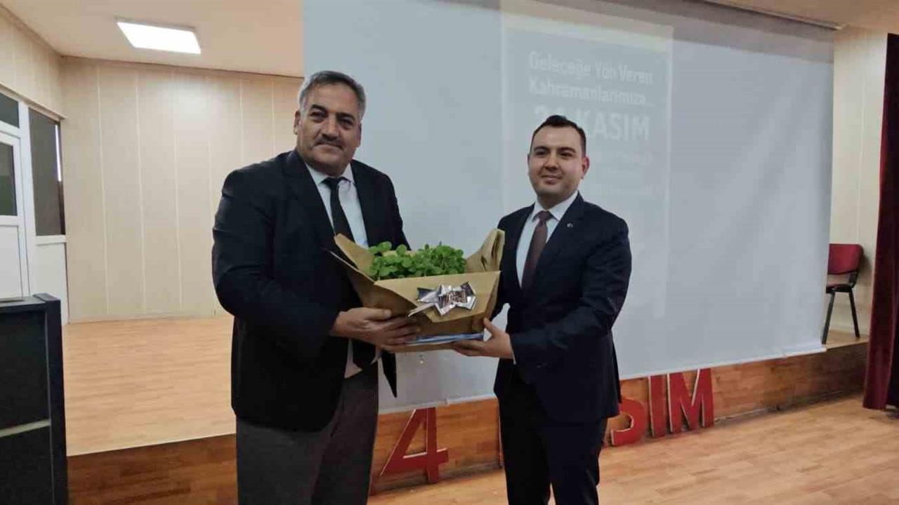 Muş Hasköy'de Kaymakam İsmail Güney'e Öğretmenler Günü'nde Sürpriz Hediye