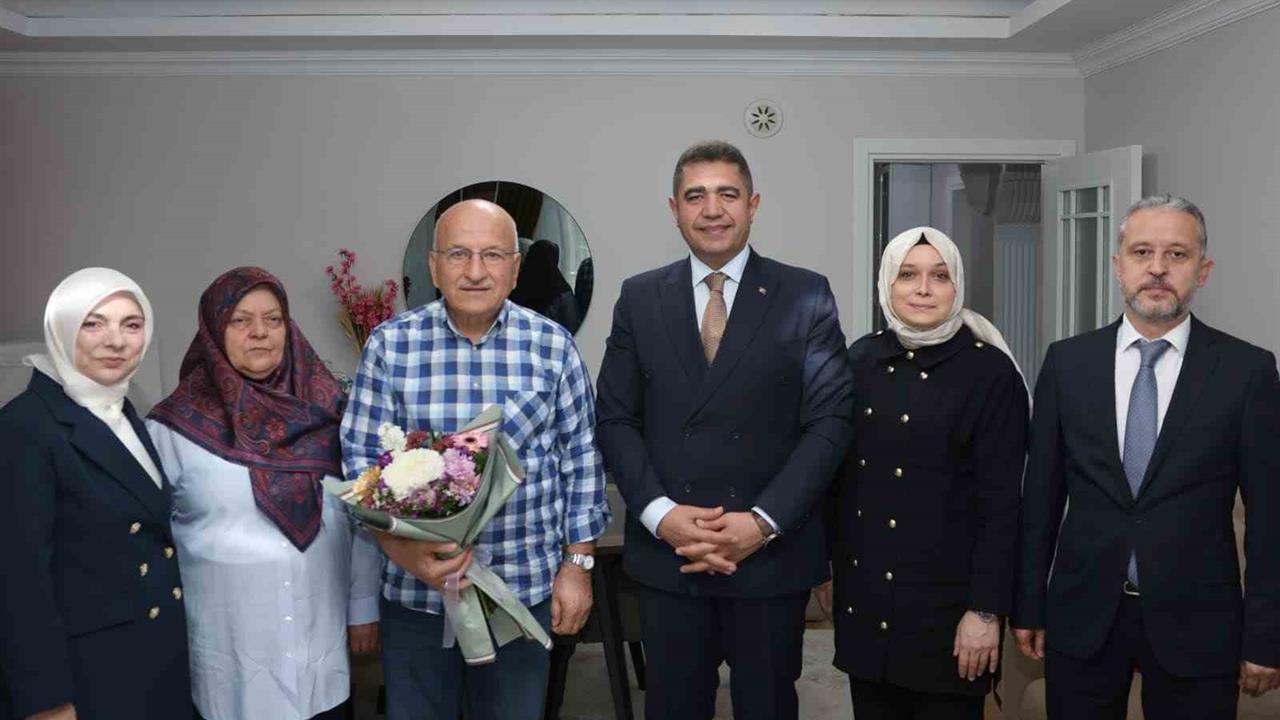 Düzce'de Vali Selçuk Aslan, Emekli Öğretmenleri Evlerinde Ziyaret Etti