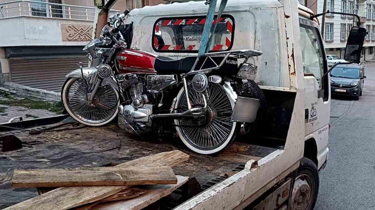 Sivas'ta Drift Yapan Motosiklet Sürücüsüne 3 Bin 972 TL Ceza Uygulandı