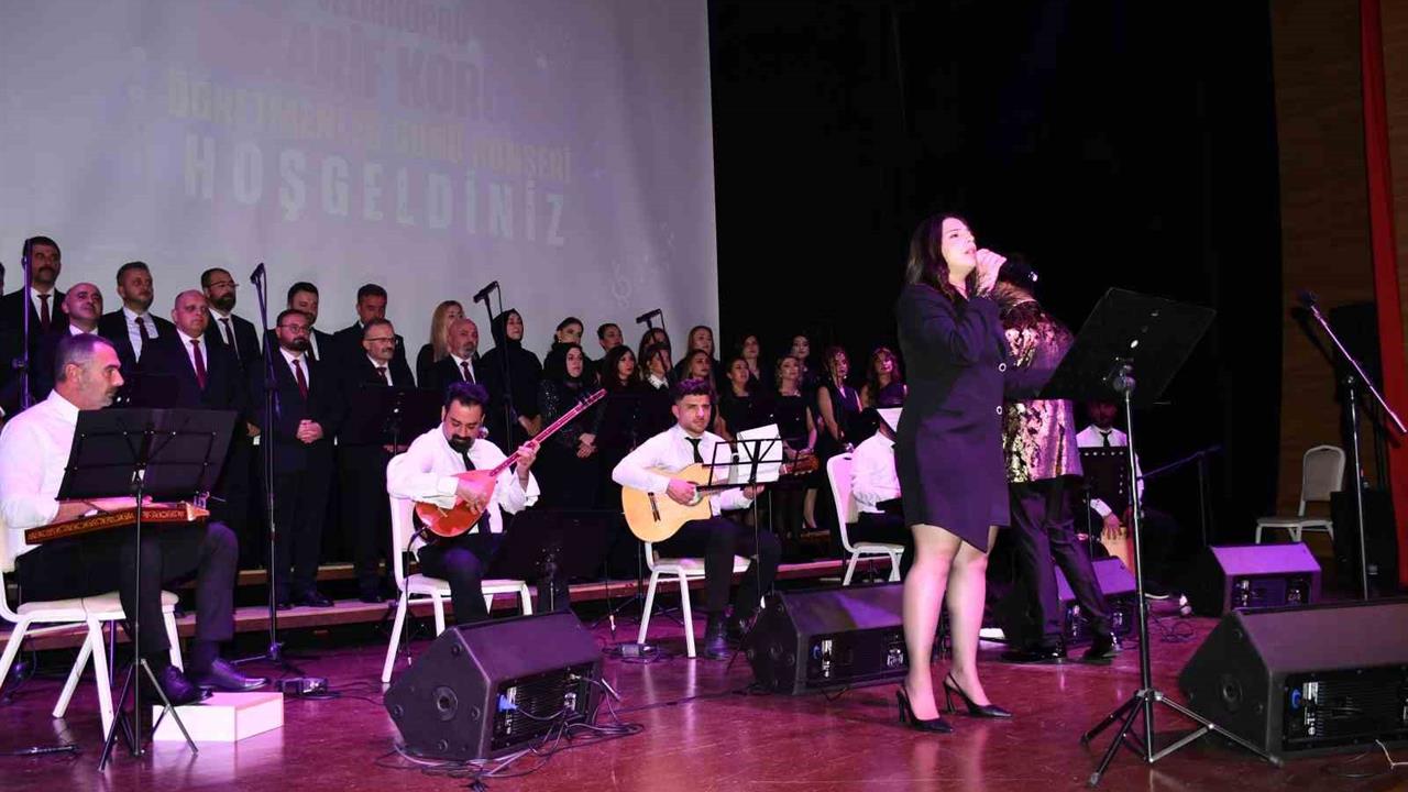 Vezirköprü'de 24 Kasım Öğretmenler Günü için Maarif Korosu Konseri Düzenlendi