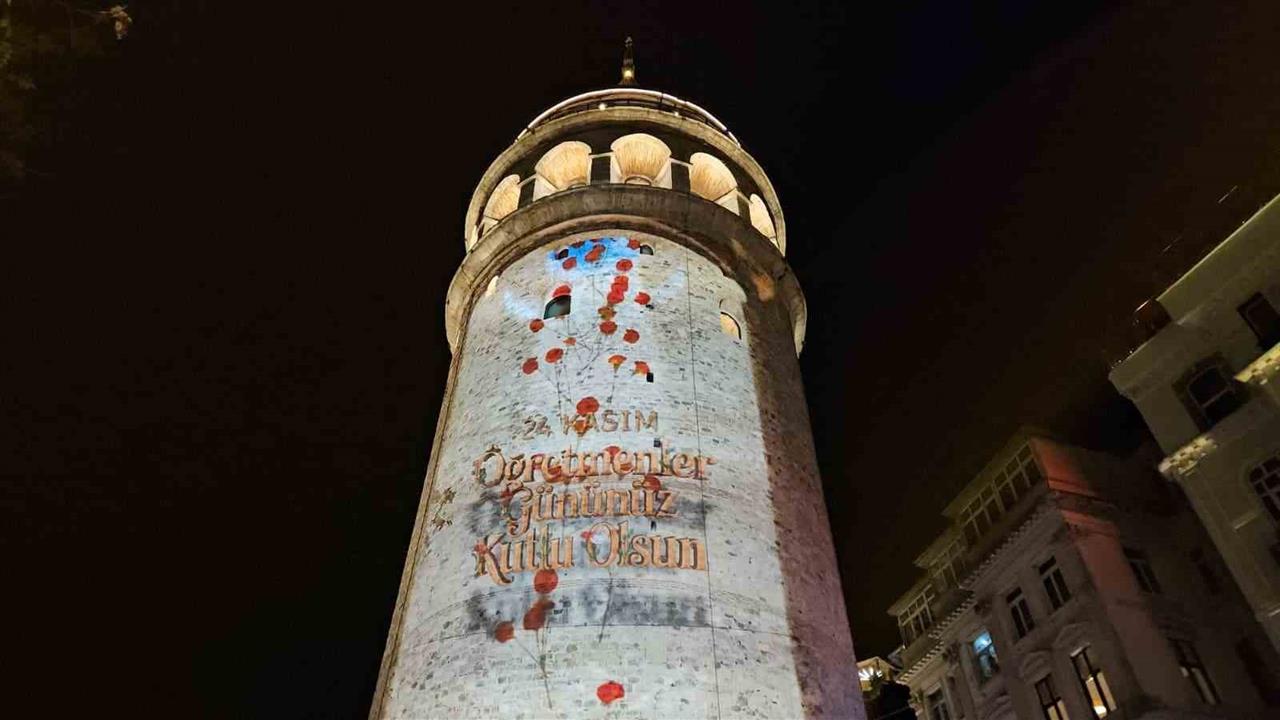 İstanbul Beyoğlu'nda Galata Kulesi'nde Öğretmenler Günü Etkinliği Düzenlendi