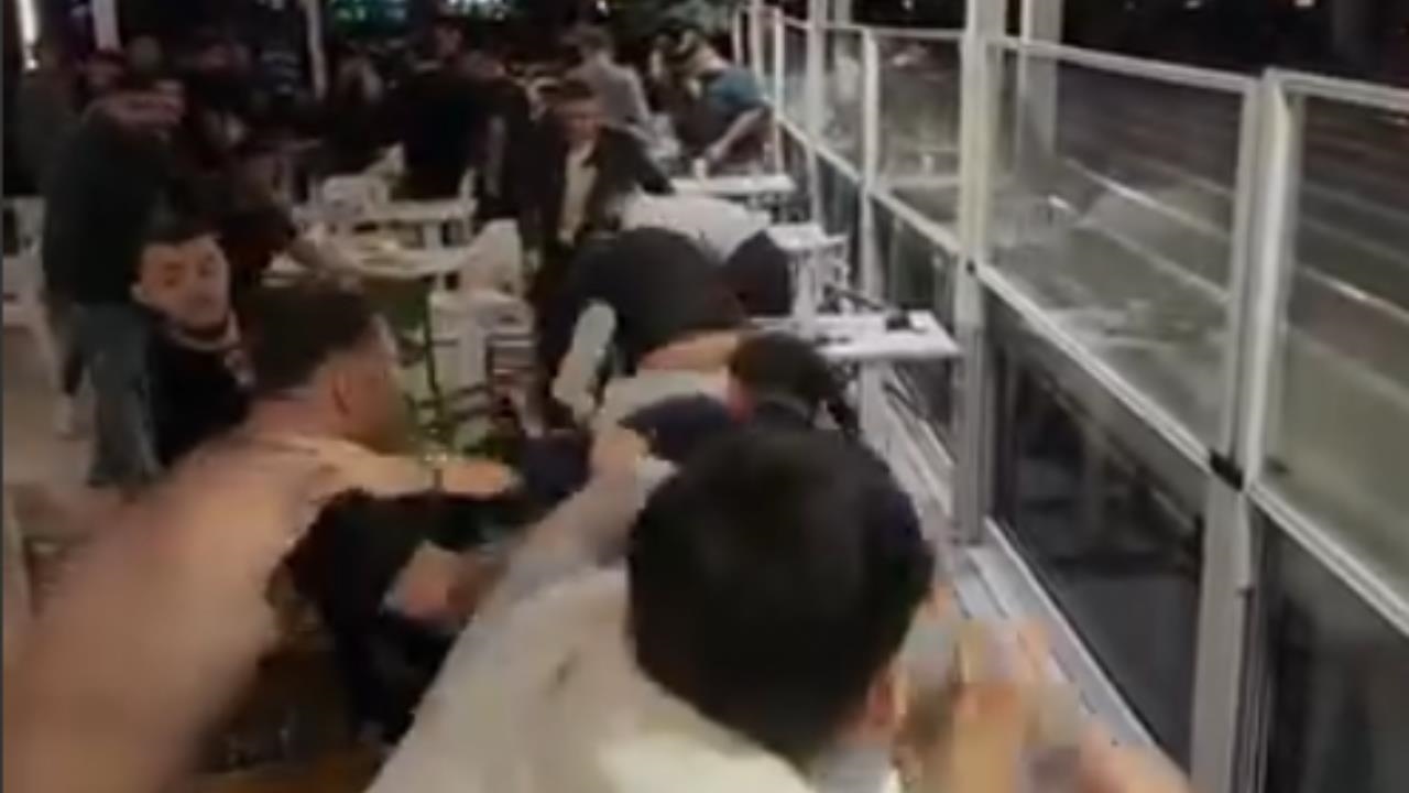 Üniversite Caddesi'nde Kafede Tatsızlık: Bir Anda Ortalık Karıştı!