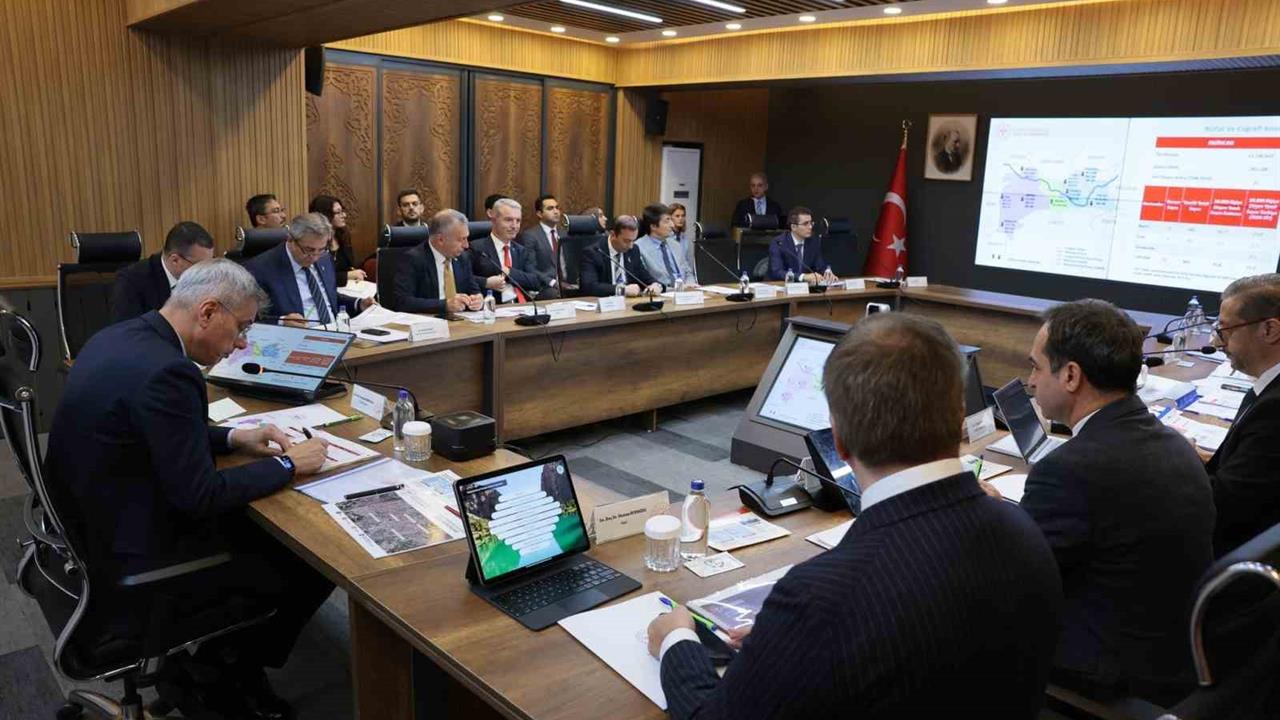 Erzincan'da Sağlık Yöneticileri Toplantısında Sağlıklı Türkiye Yüzyılı Vizyonu Ele Alındı