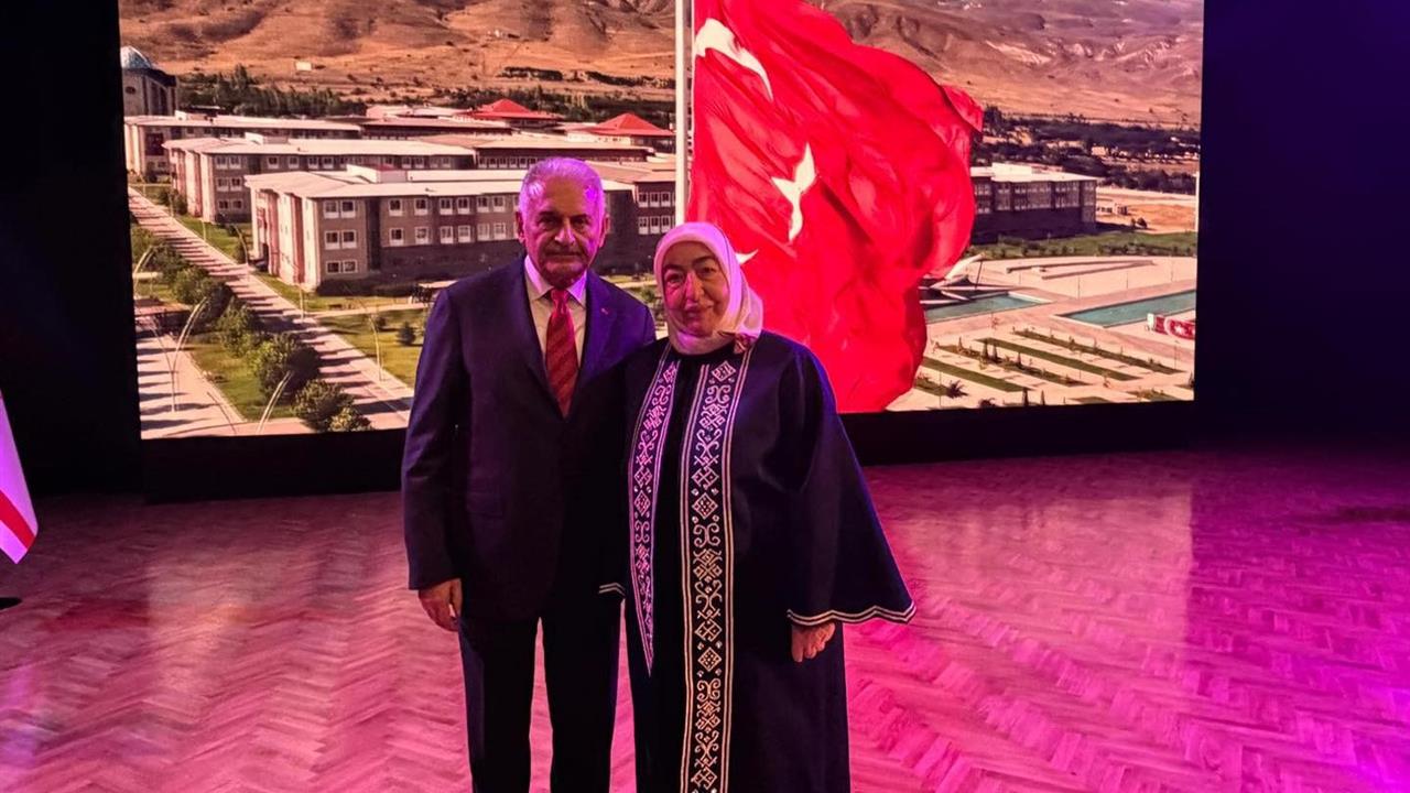 Erzincan'da Düzenlenen Sempozyumda Kadın ve Ailenin Önemi Vurgulandı