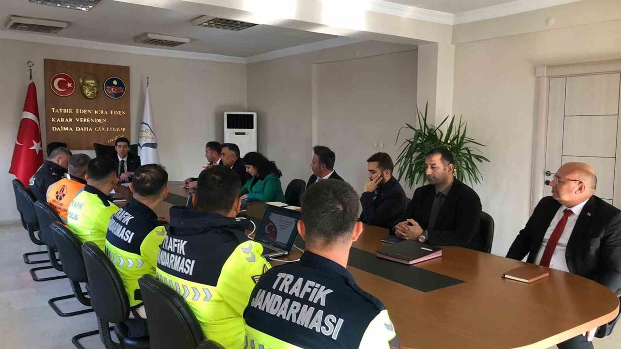 Iğdır Karakoyunlu'da Kış Öncesi Tedbirler Üzerine Toplantı Gerçekleştirildi