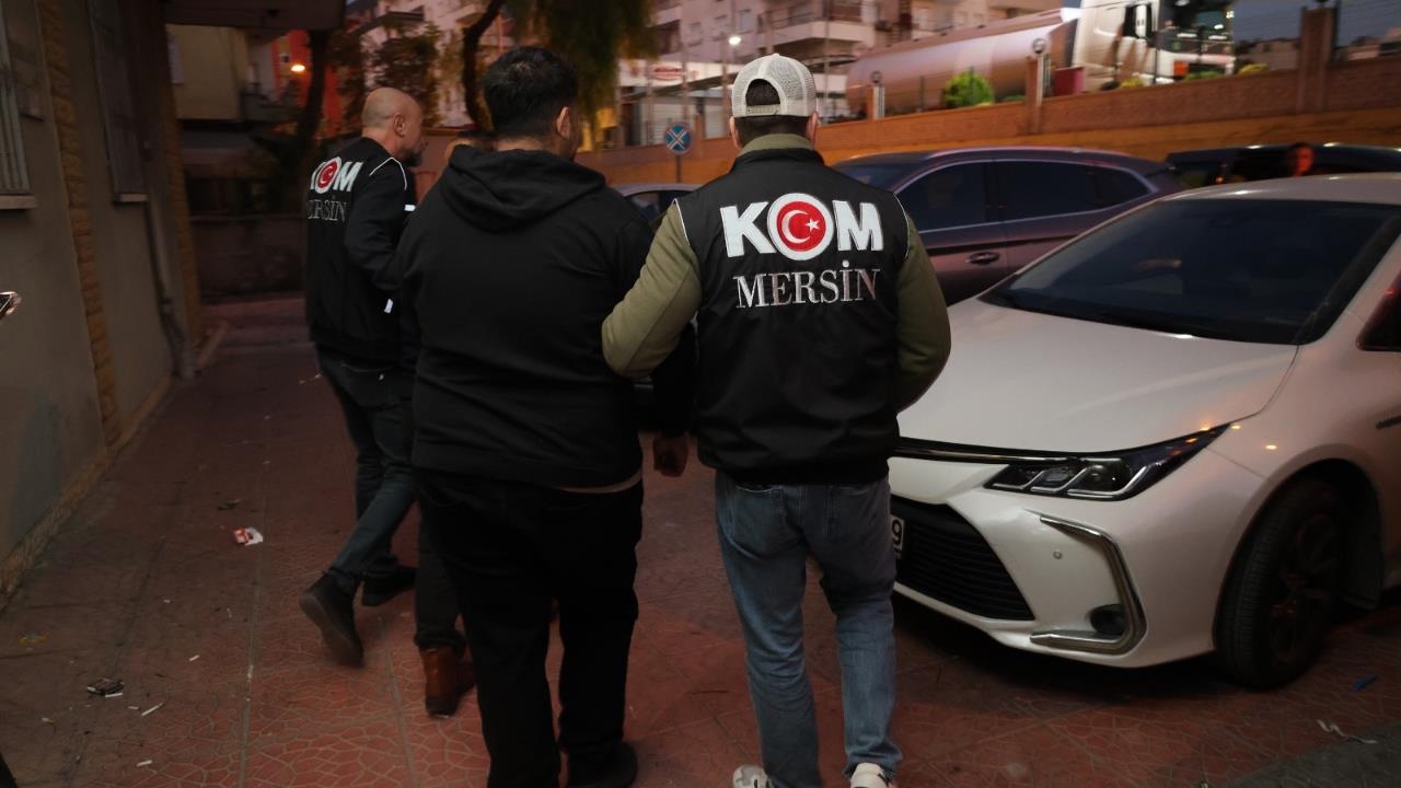 Son Gelişme! Arananların Tamamı Yakalandı: Mersin’deki Gümrük Operasyonunda Tutuklu Sayısı 6'sı Gümrük Memuru Toplam 11 Oldu!