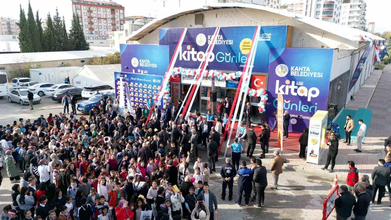 Kahta'da 22-30 Kasım tarihleri arasında İlk Kitap Fuarı düzenlendi