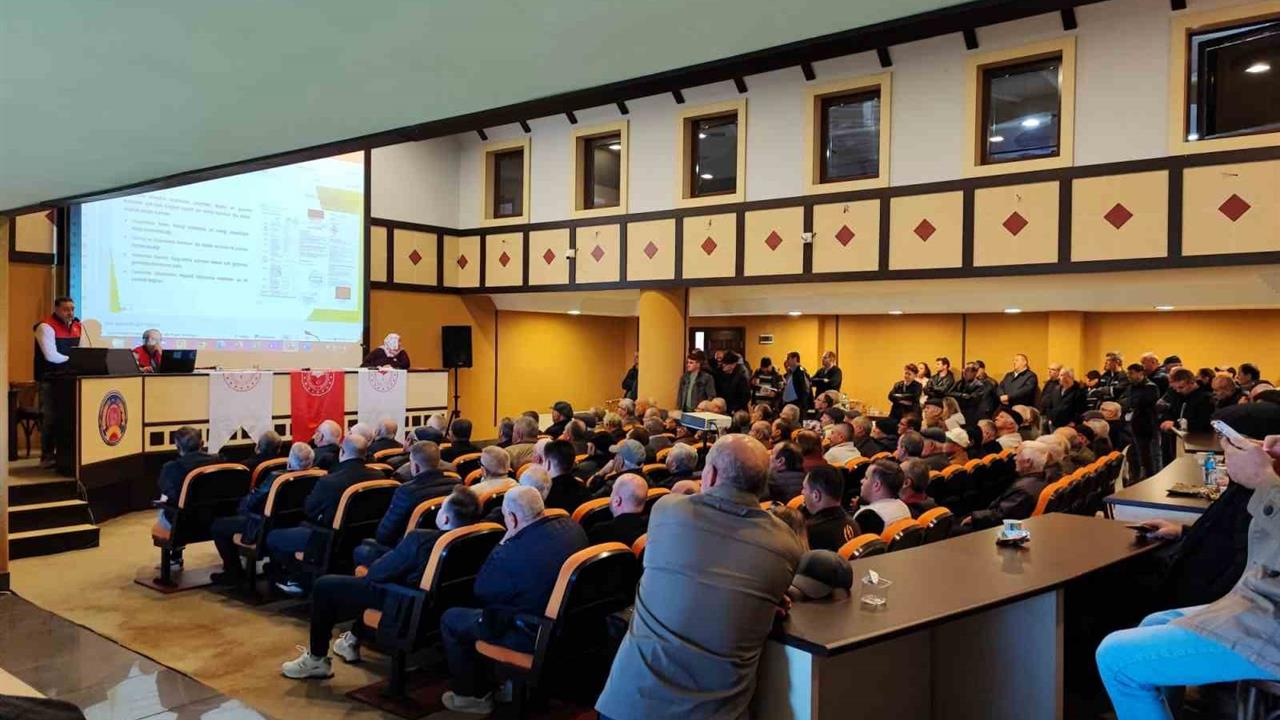 Kırklareli Babaeski'de Çiftçilere B-reçete ile Tarım İlaçları Satışı Anlatıldı