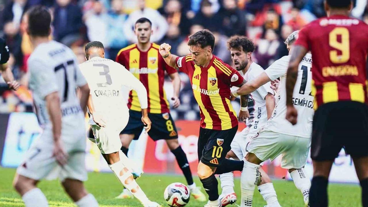 Kayserispor, Kayseri'de Gaziantep FK'ya 3-0 Mağlup Oldu