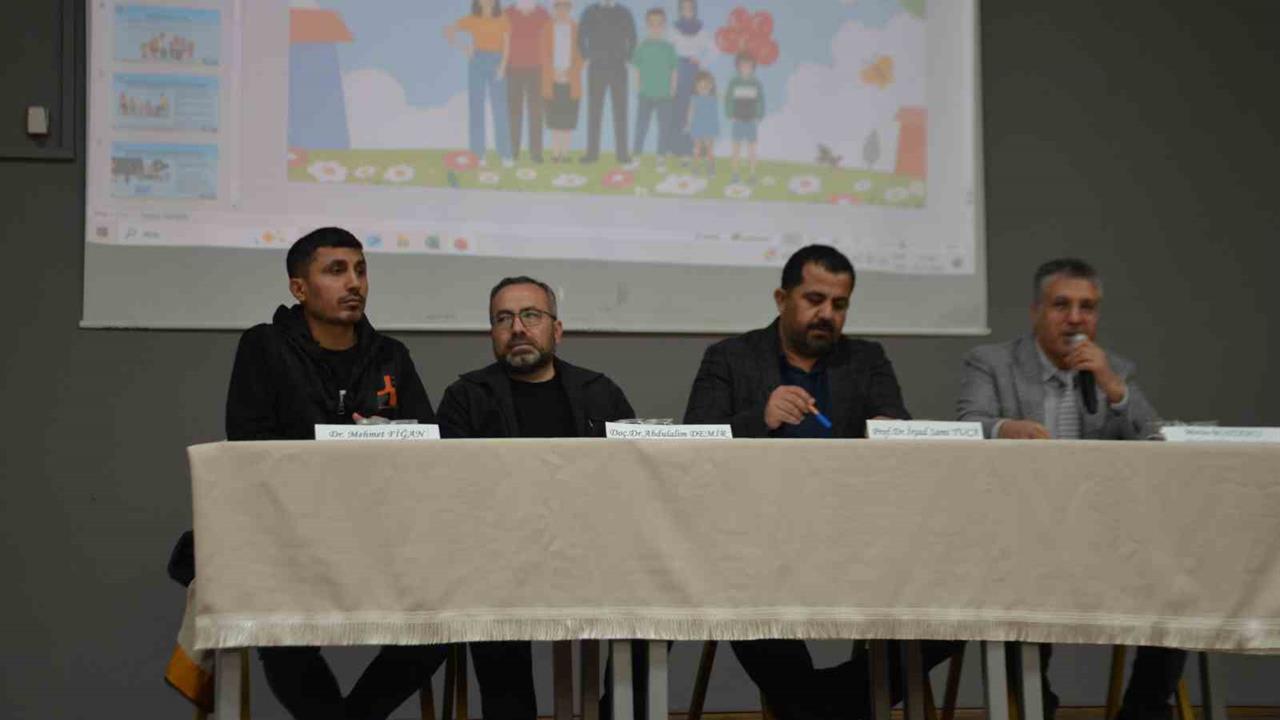 Muş Bulanık'ta Düzenlenen "Maarif Modeli Aile Konferansı"na Geniş Katılım Sağlandı