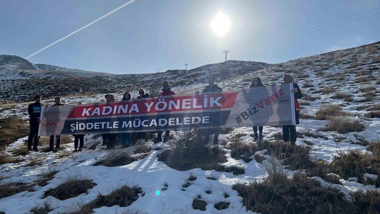 Elazığ'da Hazarbaba Zirvesi'nde Kadına Yönelik Şiddete Dikkat Çekildi