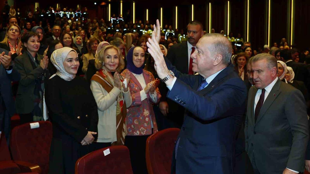 Cumhurbaşkanı Erdoğan, Ankara'da kadına yönelik şiddete karşı sert mesajlar verdi ve toplumsal duyarlılığın artırılması gerektiğini vurguladı.