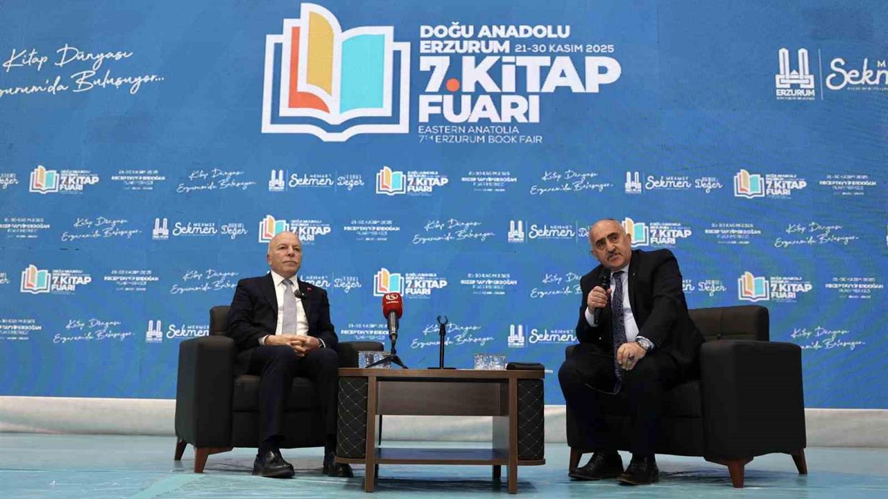 Erzurum'da Kitap Fuarında Başkan Sekmen Kitapseverlerle Bir Araya Geldi