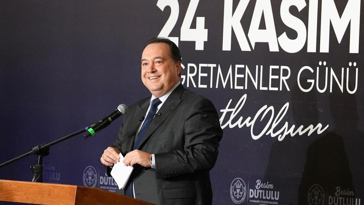 Manisa'da Öğretmenler Günü'nde Öğretmenlere Filtre Kahve Makinesi Hediye Edildi