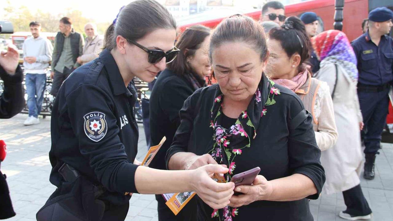 Samsun Çarşamba'da Kadına Yönelik Şiddetle Mücadele Farkındalık Etkinliği Gerçekleştirildi