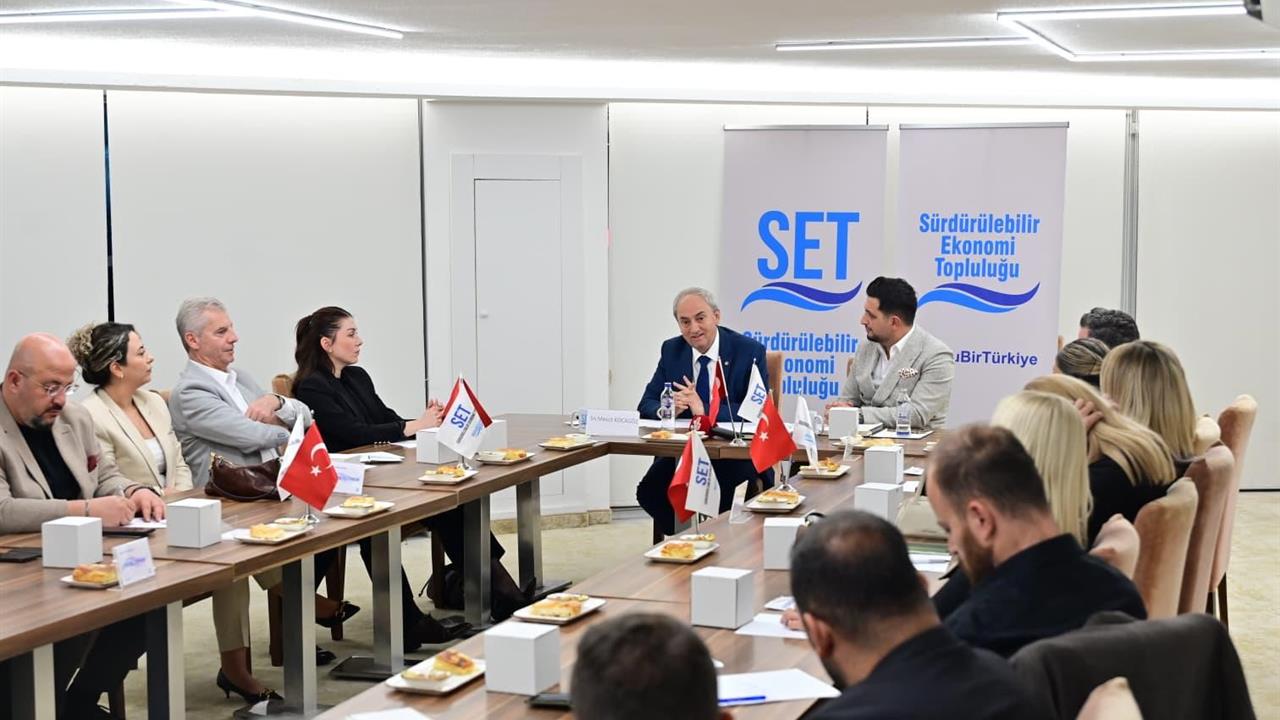 Antalya Kepez'de Başkan Kocagöz, Sürdürülebilir Ekonomi Topluluğu toplantısında katılımcı belediyecilik anlayışını ve mali durumu anlattı.