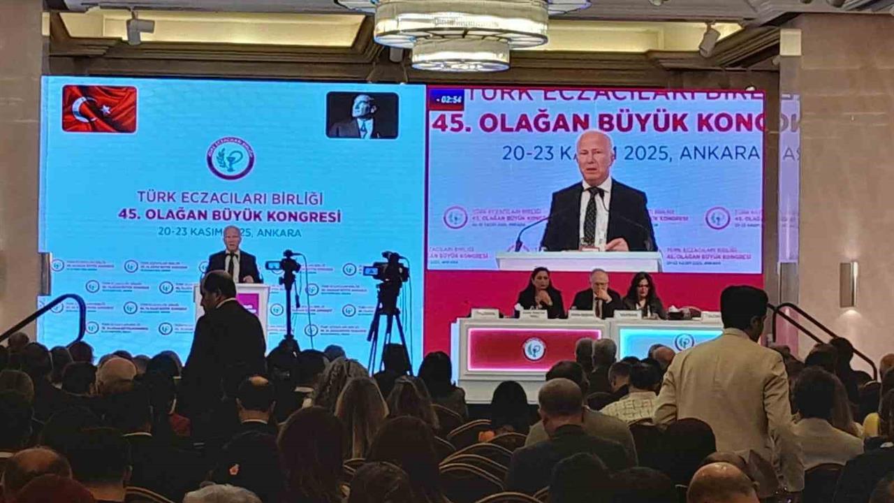 Aydın'da Eczacı Odası Başkanı Sefa Karaarslan, mesleğin sorunlarını ele aldı.