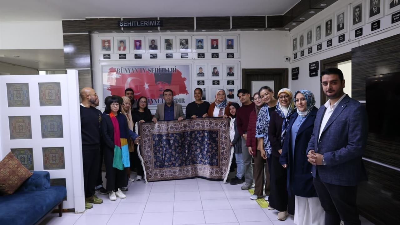 Malezya'dan Kayseri'ye Gelen Heyet, Bünyan Halısını Yerinde İnceledi