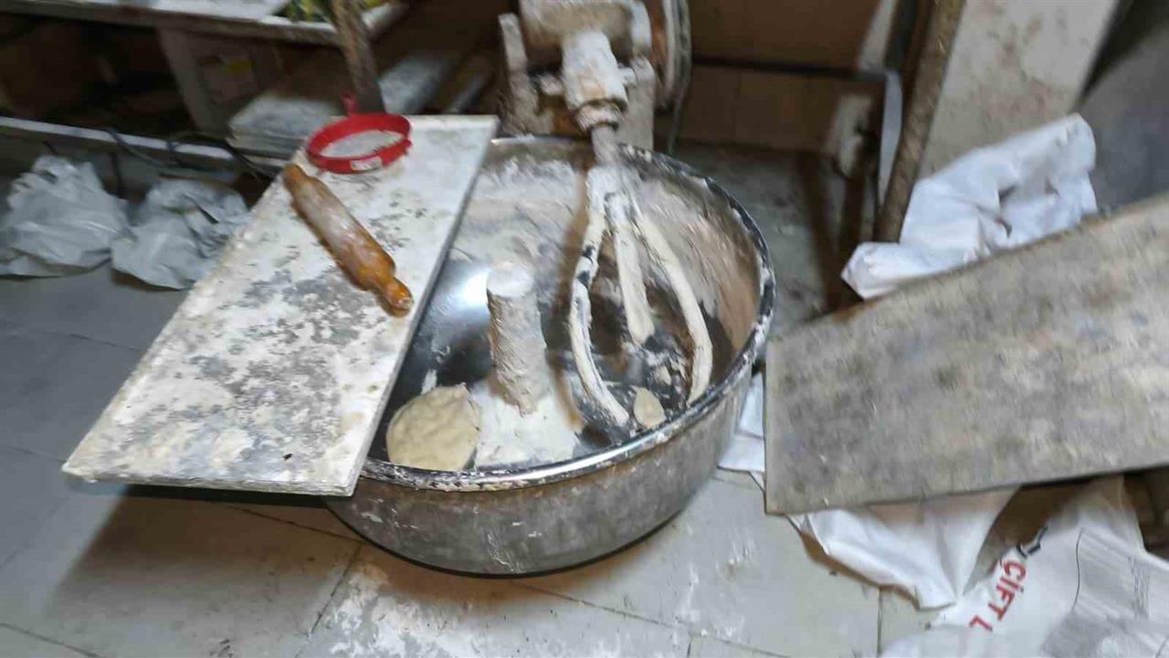 Zonguldak Devrek'te Sağlığa Uygun Olmayan Pide İmalatı Yapan İş Yeri Mühürlendi