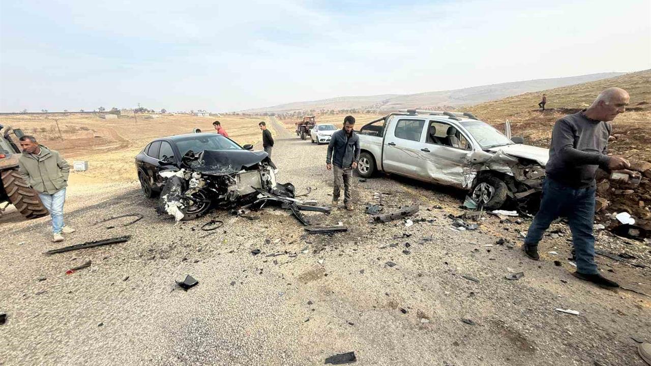 Diyarbakır Çınar'da İki Otomobilin Çarpışması Sonucu 2 Yaralı