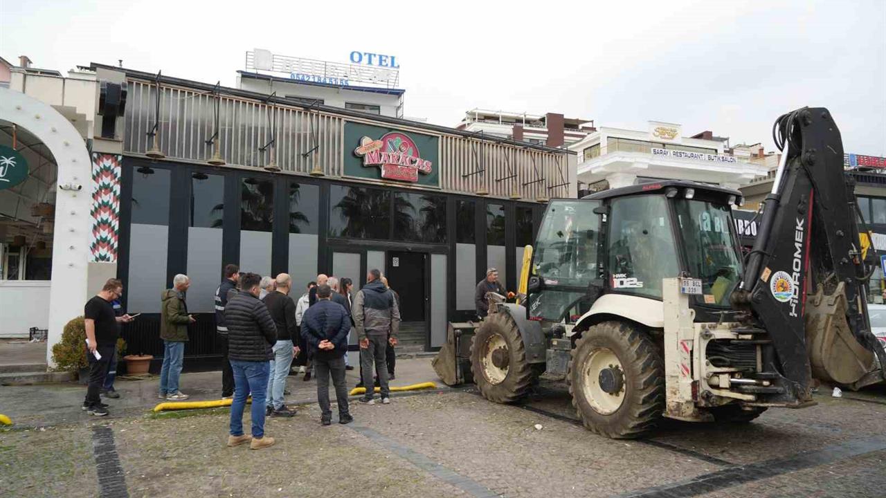 Samsun Atakum'da Mahkeme Kararıyla Eğlence Mekanının Yıkımına Başlandı