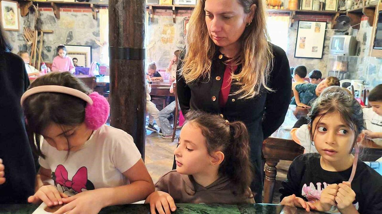 Bursa Nilüfer'de Öğrenciler Kestane Şekeri Üretim Tesisi Ziyareti Gerçekleştirdi