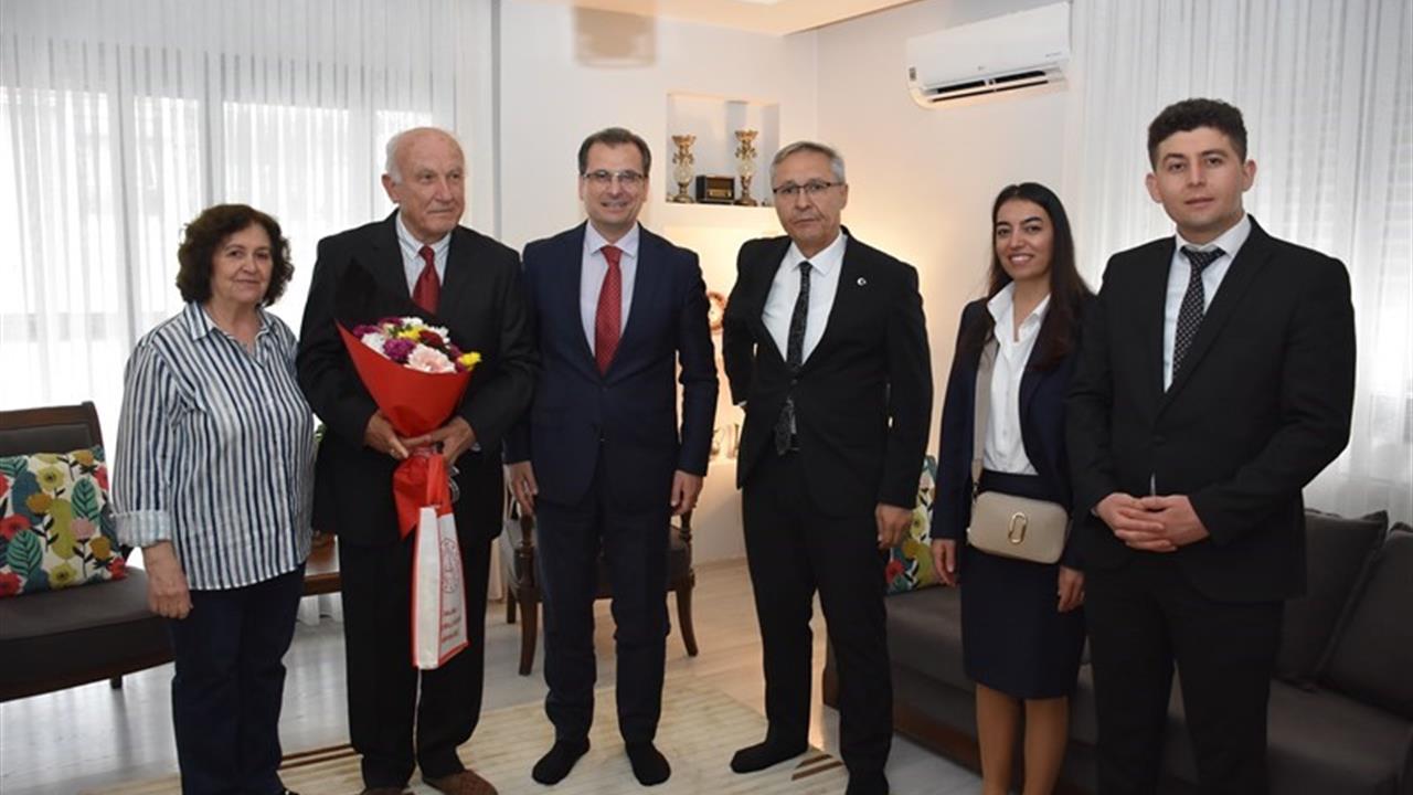 Manisa Salihli'de Kaymakam Güldoğan, Emekli Öğretmenlerle Bir Araya Geldi