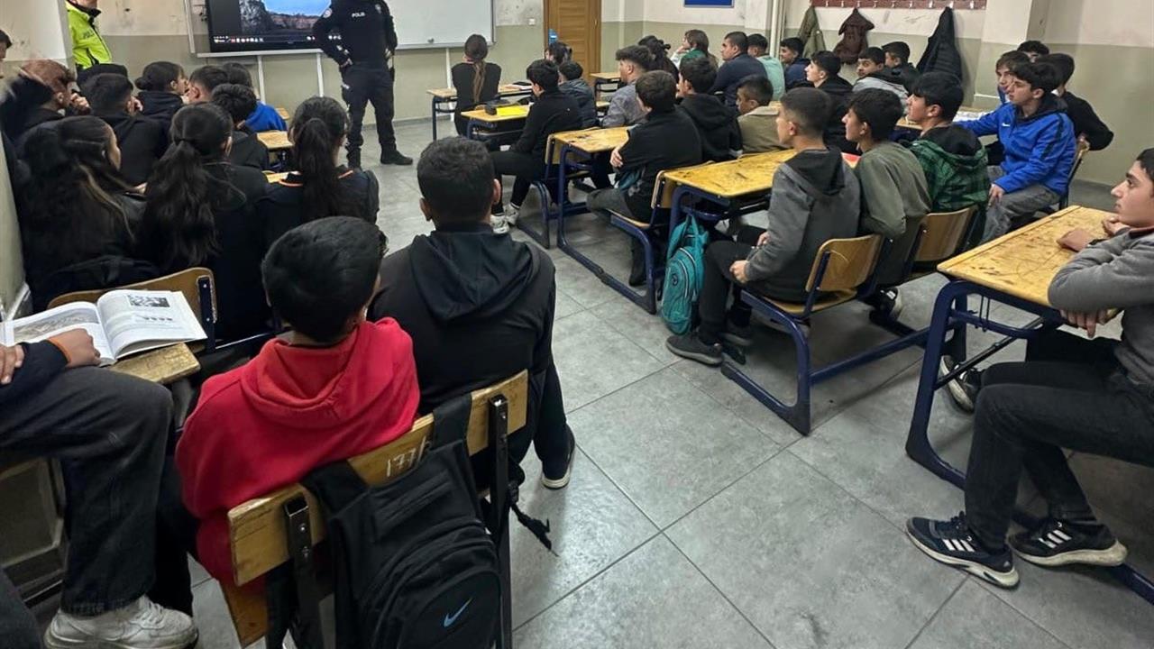 Kars Selim'de 65 Öğrenciye Trafik Dedektifleri Eğitimi Düzenlendi