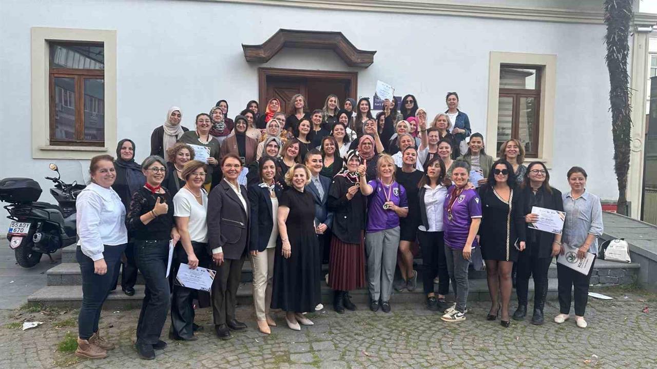 Samsun'da Girişimci Kadınlar, Amazon Projesinde Sertifikalarını Törenle Aldı