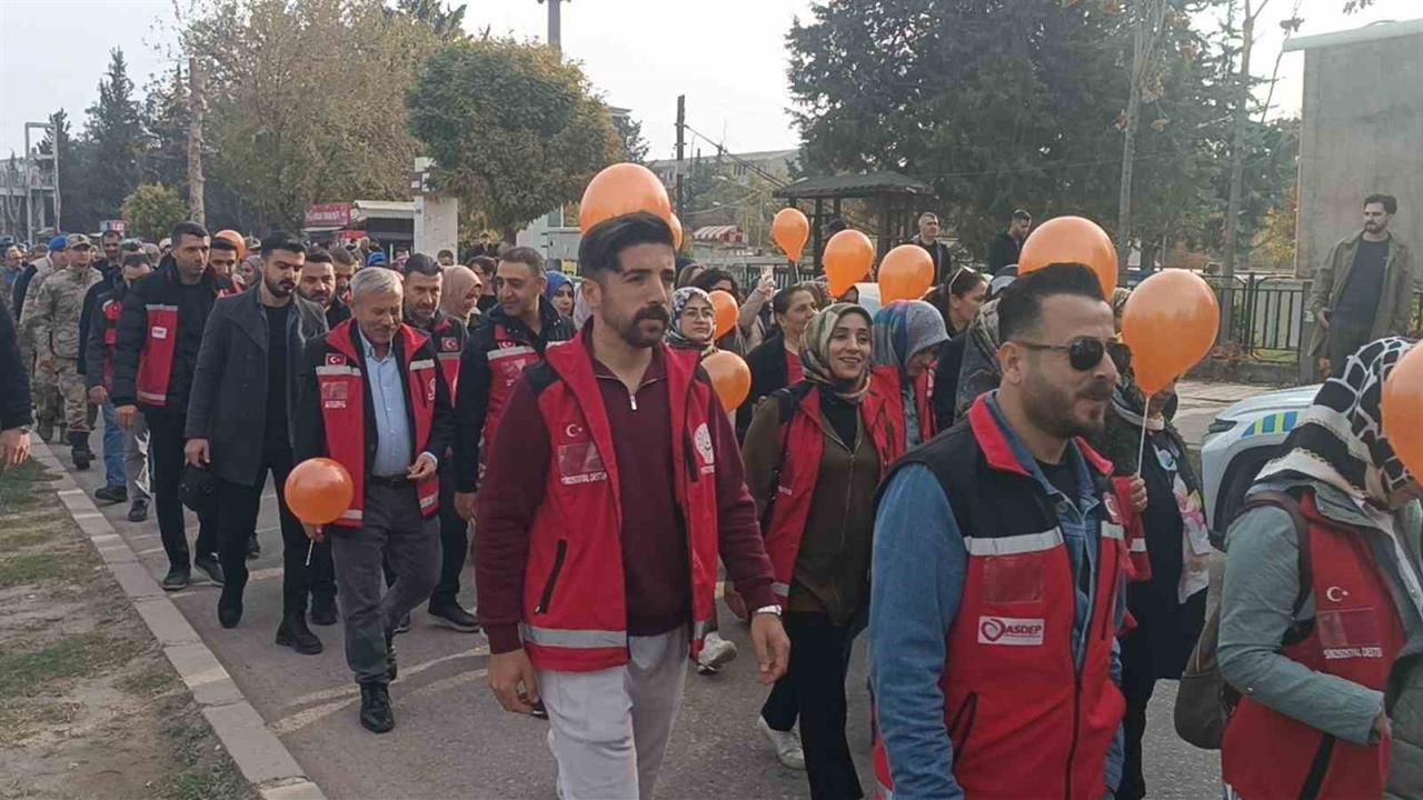 Adıyaman'da 25 Kasım Kadına Yönelik Şiddetle Mücadele Günü İçin Yürüyüş Düzenlendi
