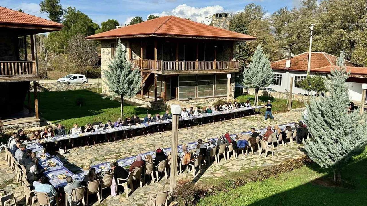 Denizli Beyağaç'ta 24 Kasım Öğretmenler Günü İçin Yemek Düzenlendi