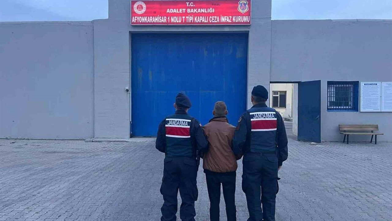 Afyonkarahisar'da Jandarma, Çeşitli Suçlardan Aranan 43 Kişiyi Yakaladı