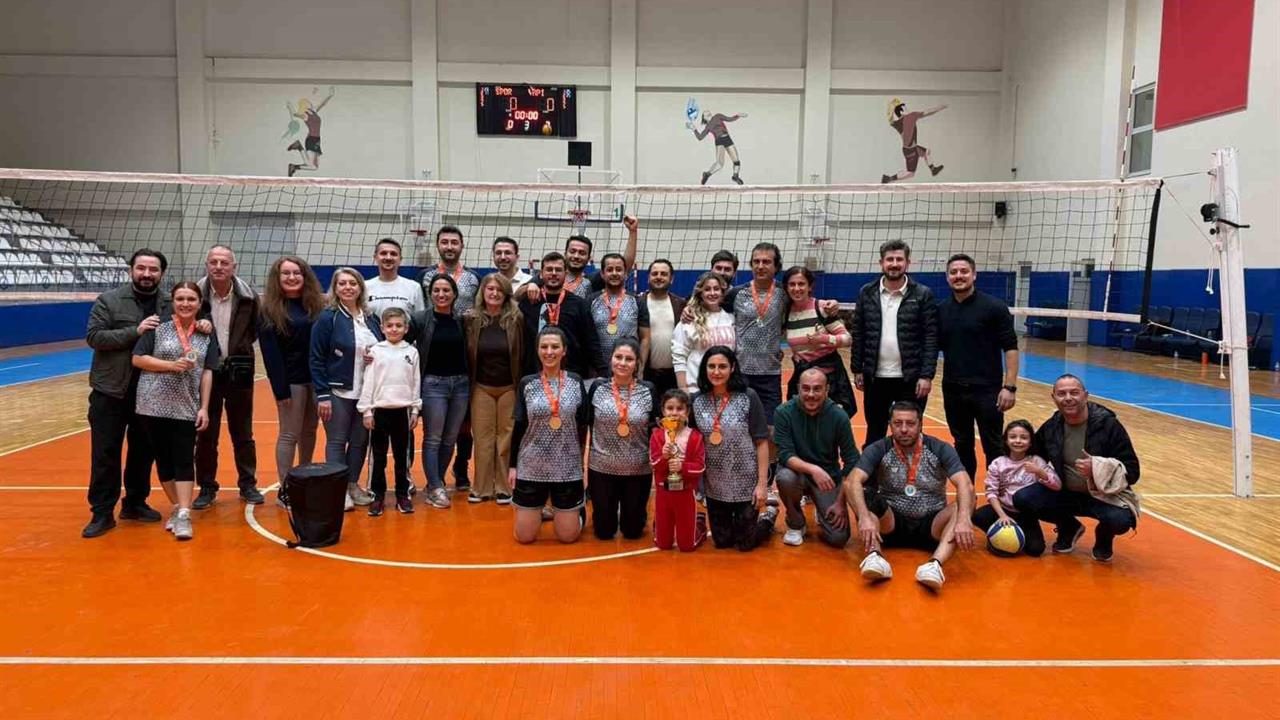 Nilüfer'de Yapı Kontrol Müdürlüğü Voleybol Turnuvasında Şampiyonluk Elde Etti
